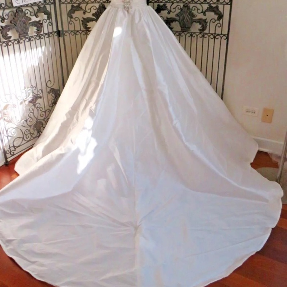 Maggie Sottero Classic White Wedding Gown - Picture 2 of 4